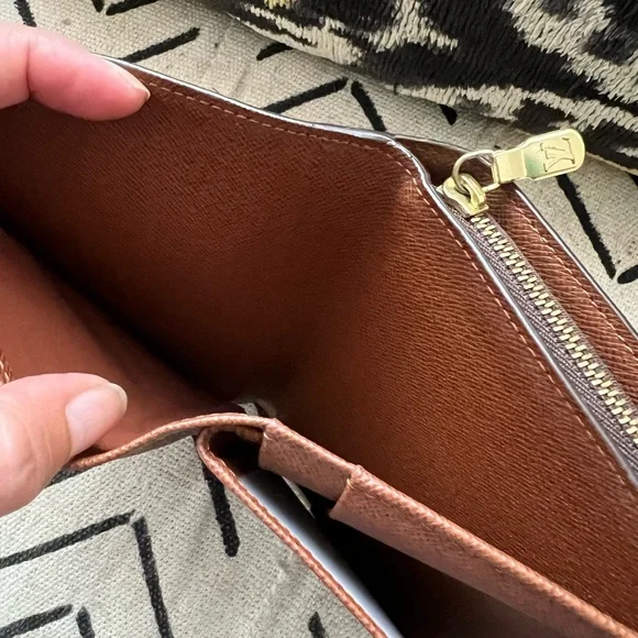 Authentic large Louis Vuitton wallet with removable document holder LV - Picture 10 of 10